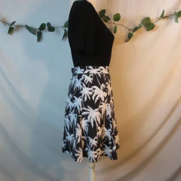 Vince Camuto Mini Skirt Black White Palm Graphic A-Line High Waist Flare Size 4 - Picture 3 of 3